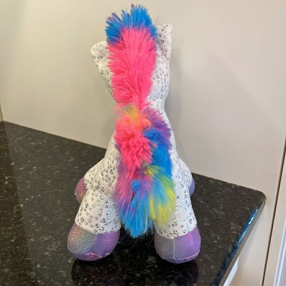 Kellytoy Fantasy Pets Plush Metallic Spotted Unicorn w/Rainbow Mane - Picture 4 of 7
